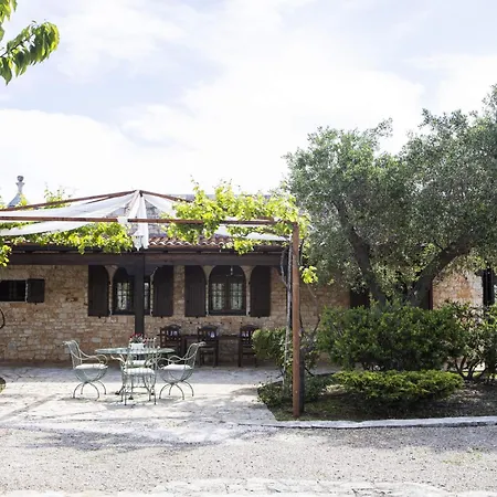 Trullo Degli Ulivi Con Piscina E Vasca Per Bambini Nyaraló *