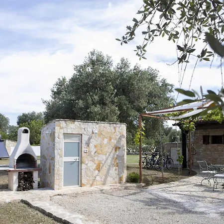 Trullo Degli Ulivi Con Piscina E Vasca Per Bambini