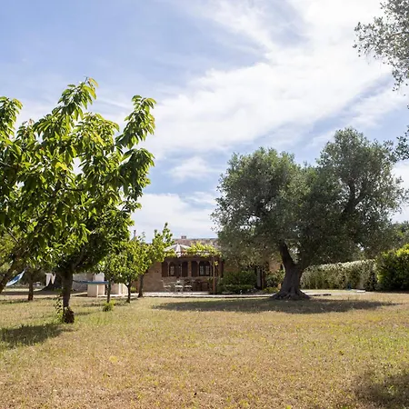 Trullo Degli Ulivi Con Piscina E Vasca Per Bambini San Michele Salentino