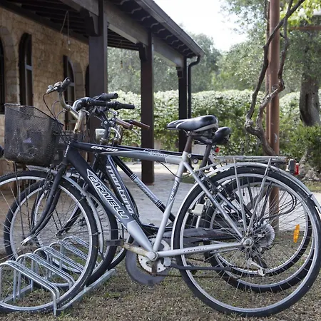 Trullo Degli Ulivi Con Piscina E Vasca Per Bambini