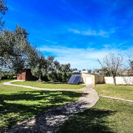 Trullo Degli Ulivi Con Piscina E Vasca Per Bambini Holiday home San Michele Salentino
